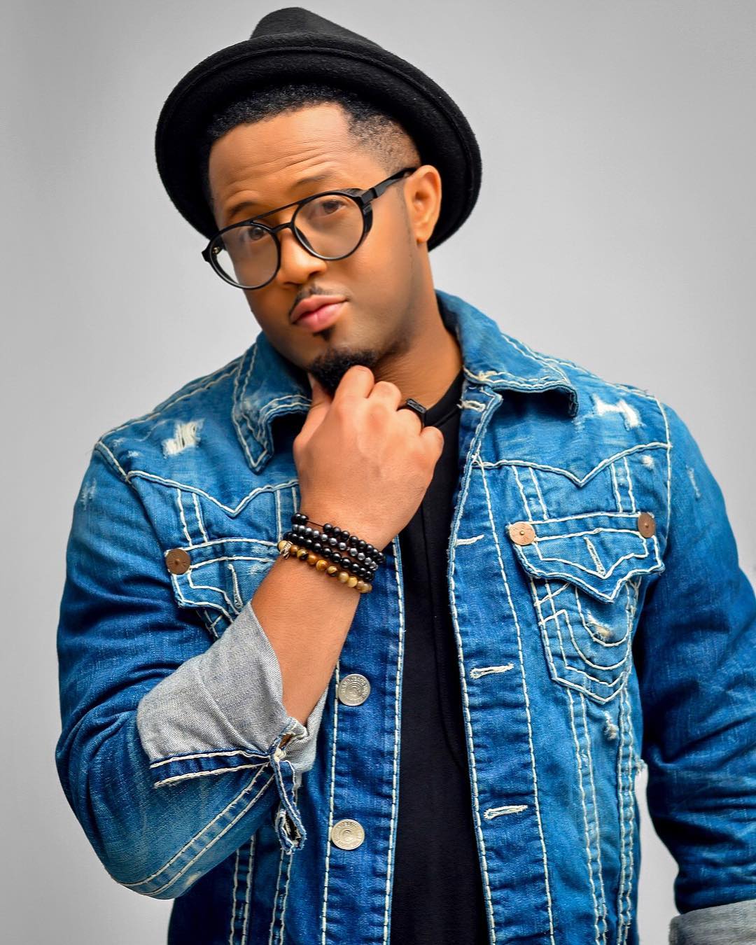 Mike Ezuruonye shows his swag in his outfit