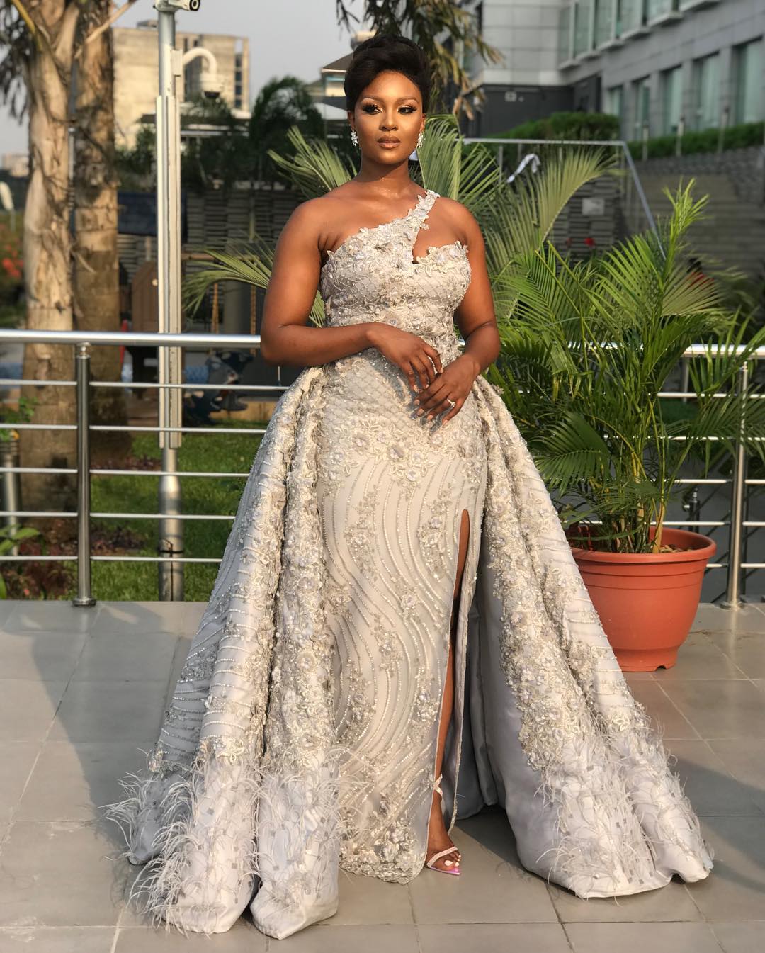 Osas Ighodaro Ajibade looks amazing in a silver coloured gown.