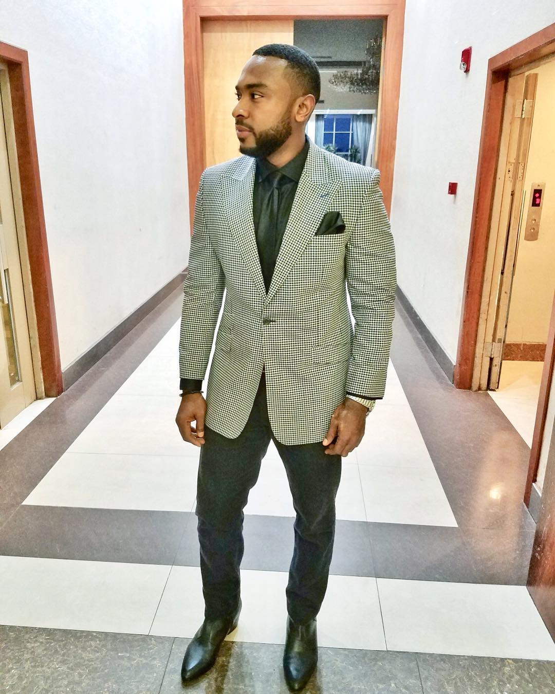 Enyinna Nwigwe shows swag in his outfit